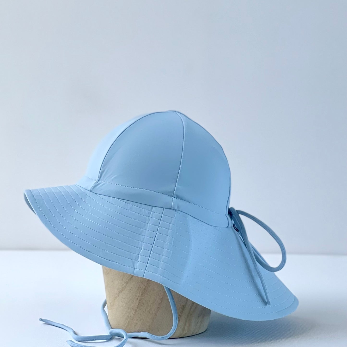 floppy hat | swim | calm