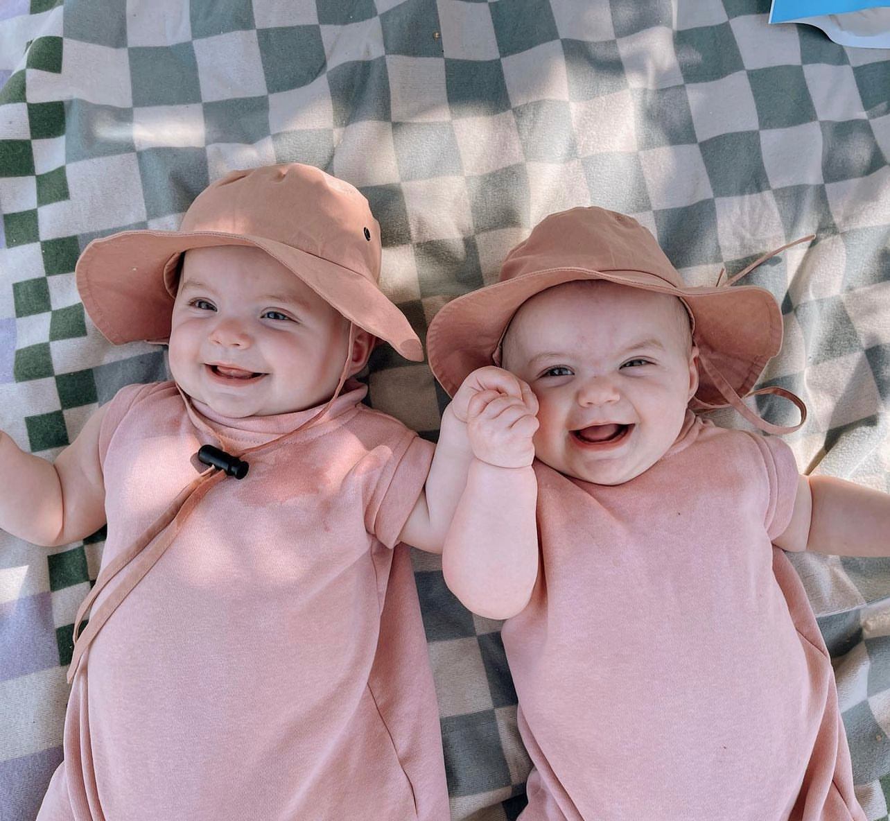 fini. relaxed bucket hat | pink-fini. the label